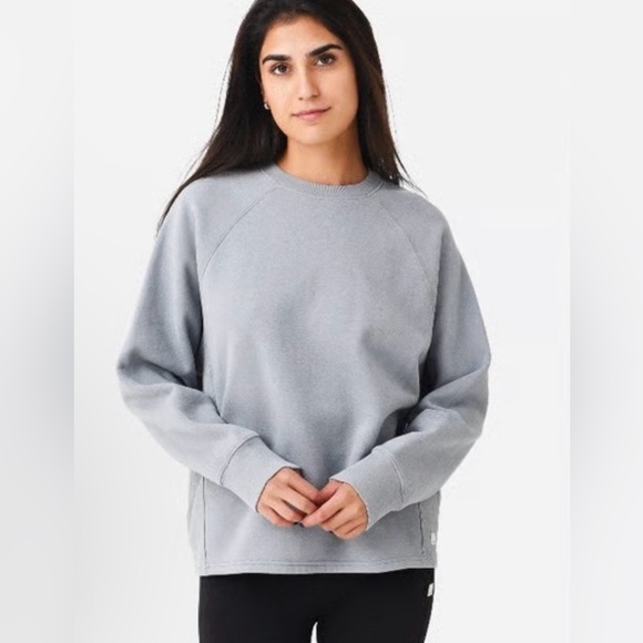 Vuori Tops - VUORI Restore Oversized Crew Neck Sweatshirt WOMENS SZ LARGE Light Cloud VW265